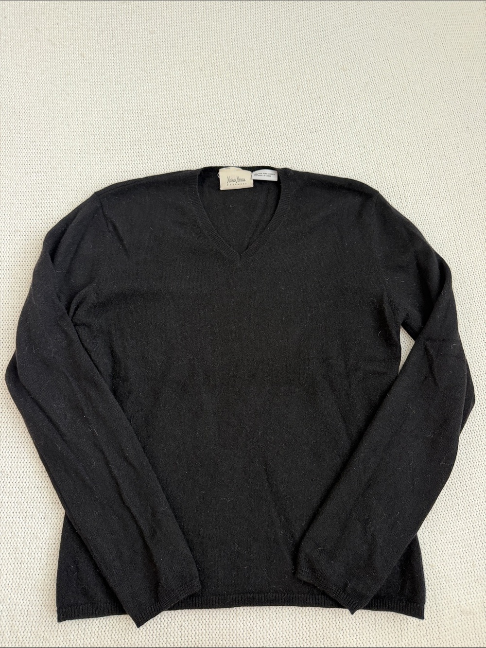 Neiman Marcus 100% Pure Cashmere V Neck Sweater Black Size Medium